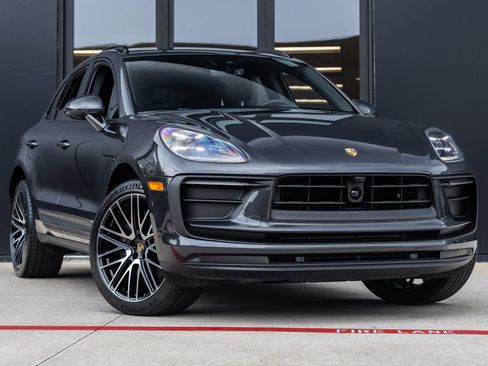 Certified 2026 Porsche Macan AWD/4WD image 6