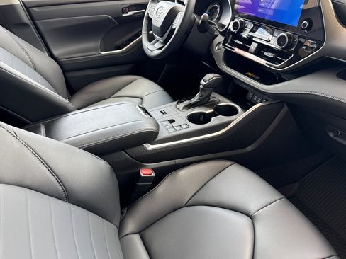 New 2026 Toyota Highlander XLE AWD/4WD image 18