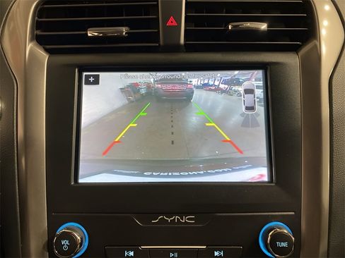 Used 2019 Ford Fusion SEL image 18