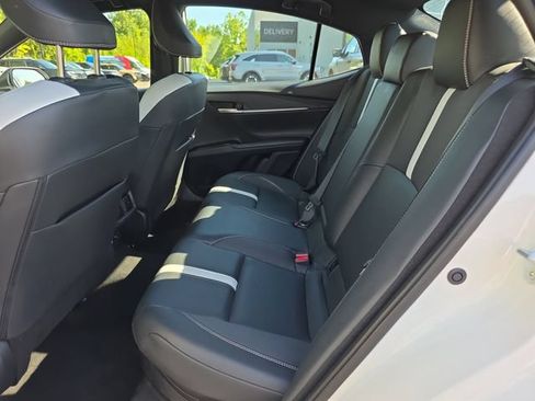 Used 2025 Toyota Camry SE FWD image 11
