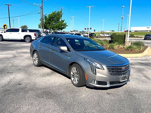 Used 2018 Cadillac XTS Luxury image 3