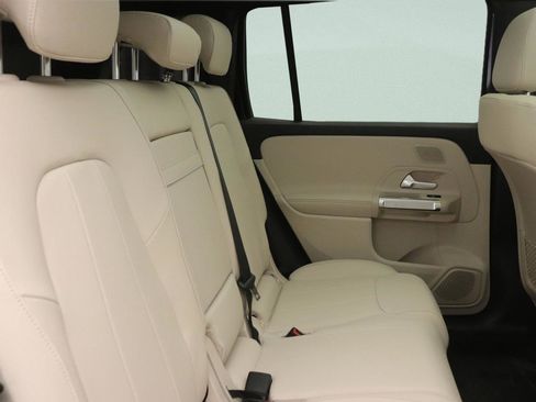 New 2026 Mercedes-Benz GLB 250 image 8