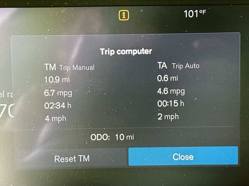 Used 2025 Volvo XC40 B5 Ultra w/ Protection Package image 12