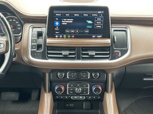 Used 2021 Chevrolet Suburban High Country w/ Premium Package image 4