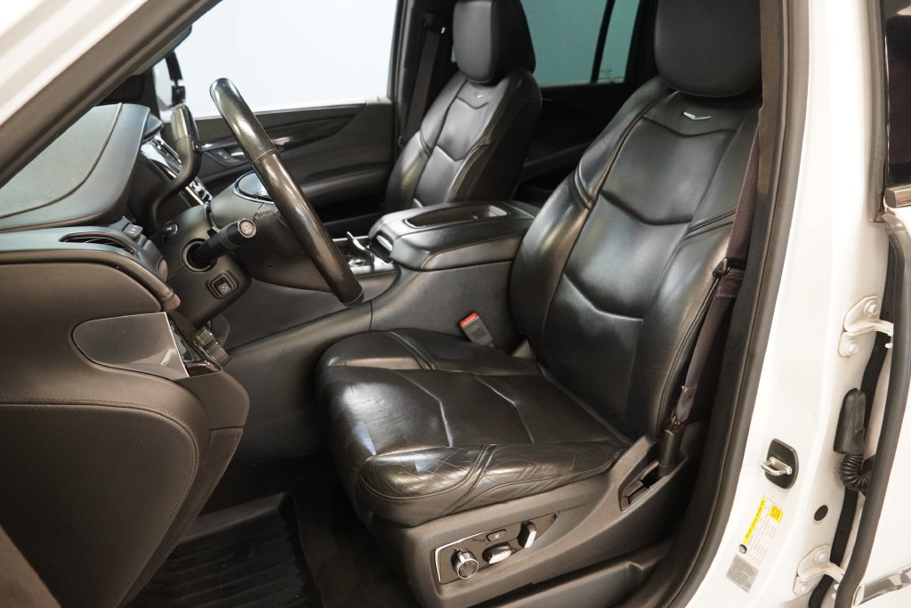 Used 2017 Cadillac Escalade ESV Platinum AWD/4WD image 4