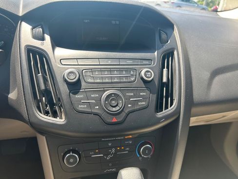 Used 2018 Ford Focus SE FWD image 13