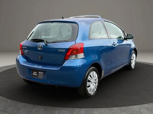 Used 2010 Toyota Yaris 2-Door Hatchback image 4