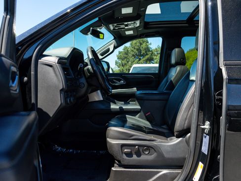 Used 2021 Chevrolet Suburban Z71 w/ Luxury Package AWD/4WD image 13