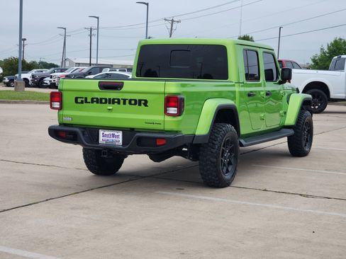 Used 2025 Jeep Gladiator Sport AWD/4WD image 5