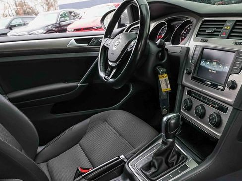 Used 2016 Volkswagen Golf SE image 24