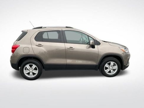 Certified 2022 Chevrolet Trax LT w/ LT Convenience Package image 11