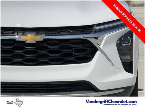 Used 2025 Chevrolet Trax LT w/ Driver Confidence Package FWD image 8