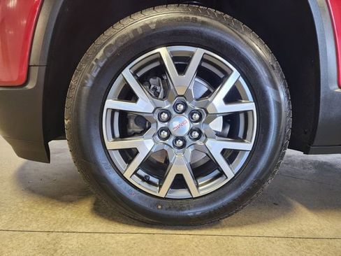 Used 2023 GMC Acadia SLT w/ Technology Package FWD image 9