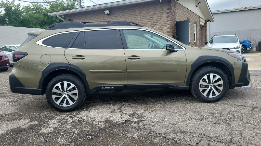 Used 2023 Subaru Outback Premium AWD/4WD image 7