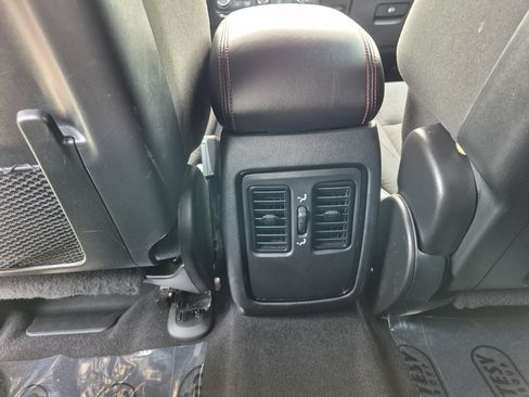 Used 2025 Dodge Durango GT RWD image 17