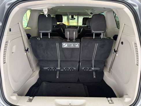 Used 2020 Chrysler Pacifica Touring-L FWD image 25