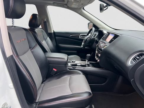 Used 2020 Nissan Pathfinder SL image 16