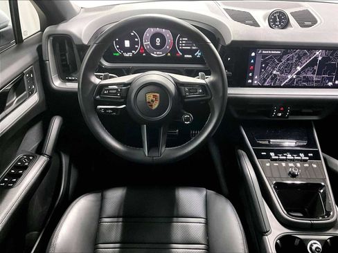 Used 2024 Porsche Cayenne S image 15