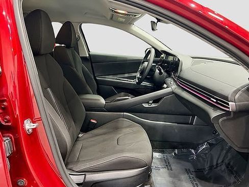 Used 2024 Hyundai Elantra SEL image 14