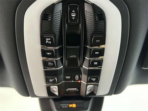 Used 2024 Porsche Macan image 24