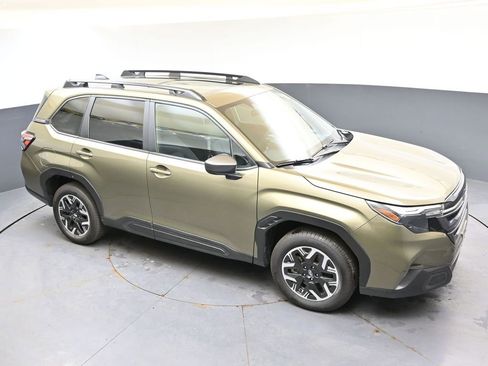 Certified 2025 Subaru Forester Premium AWD/4WD image 43