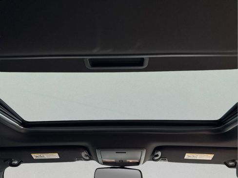 Used 2012 Dodge Challenger SRT8 w/ Premium Sound Group image 18