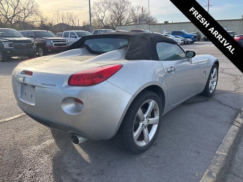 Used 2007 Pontiac Solstice Base image 2