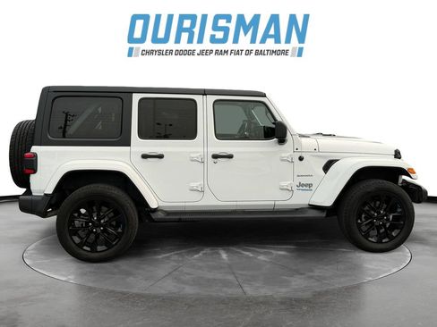 Used 2022 Jeep Wrangler Unlimited Sahara w/ Cold Weather Group AWD/4WD image 7