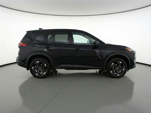 Used 2025 Nissan Rogue SV image 11