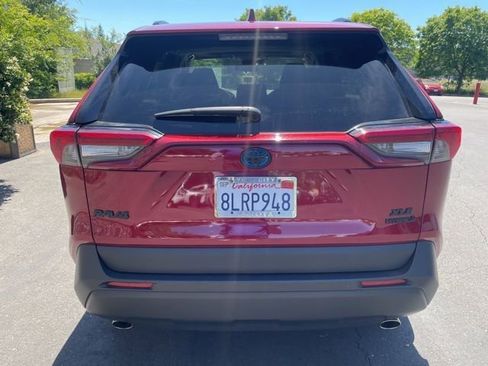 Used 2019 Toyota RAV4 XLE w/ Convenience Package image 5
