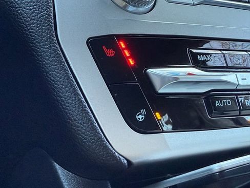 Used 2022 Ford Explorer XLT w/ Equipment Group 202A image 10