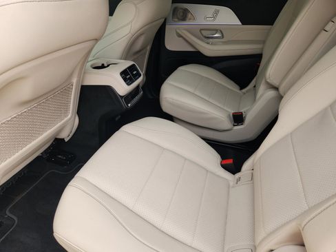 Used 2025 Mercedes-Benz GLS 450 4MATIC image 31