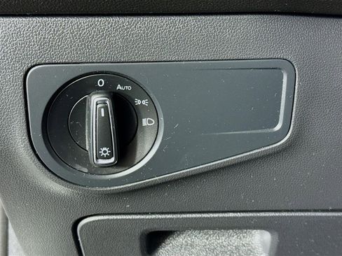 Used 2022 Volkswagen Tiguan SE R-Line image 11