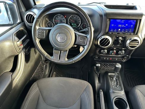 Used 2018 Jeep Wrangler Unlimited Sahara w/ Connectivity Group image 18