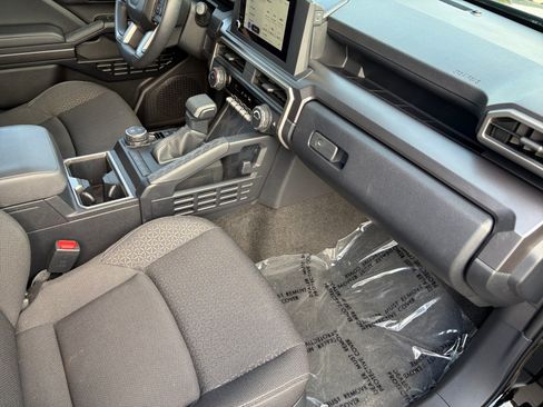 Certified 2025 Toyota 4Runner SR5 AWD/4WD image 28