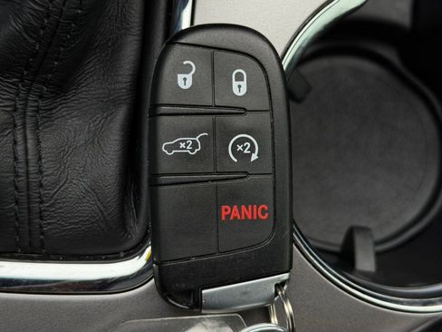 Used 2019 Jeep Grand Cherokee Laredo image 24