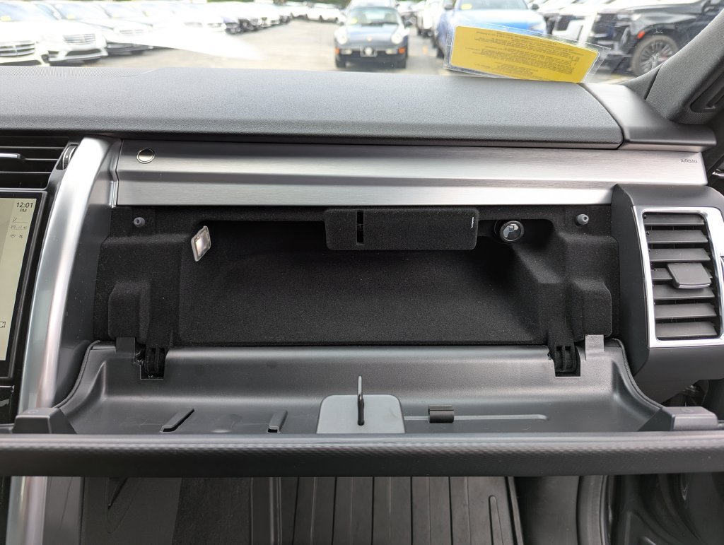 Used 2025 Land Rover Discovery Dynamic SE AWD/4WD image 35