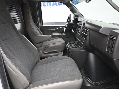 Used 2024 GMC Savana 2500 w/ Driver Convenience Package RWD image 9