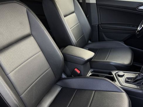 Used 2018 Volkswagen Tiguan SE AWD/4WD image 43