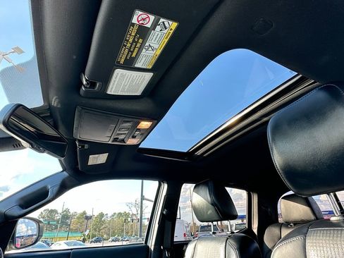 Used 2019 Toyota Tacoma TRD Off-Road w/ TRD Premium Off Road Package image 11