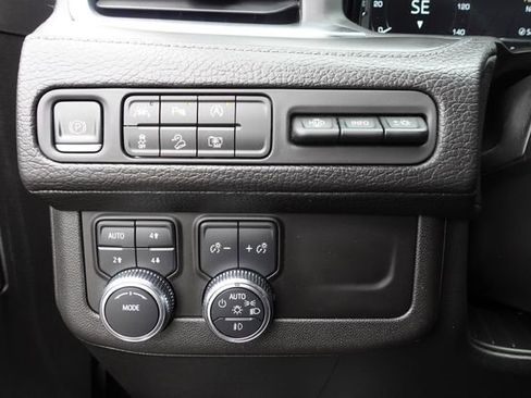 Used 2023 GMC Yukon XL Denali image 17