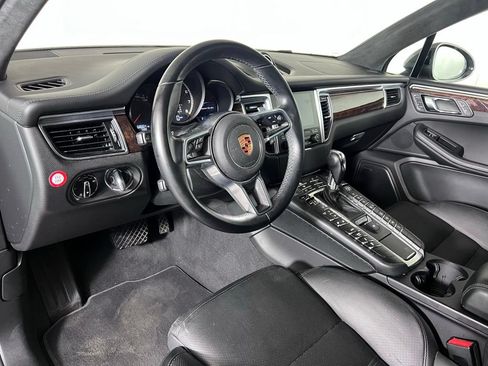Certified 2018 Porsche Macan Turbo AWD/4WD image 4