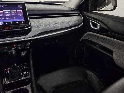 Used 2022 Jeep Compass Latitude image 10