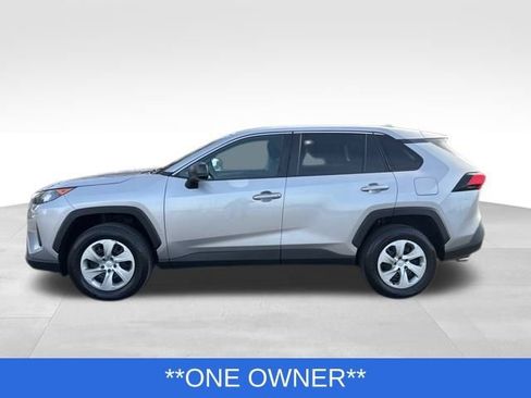 Used 2022 Toyota RAV4 LE image 3