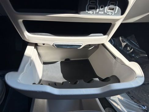 Used 2023 Chrysler Pacifica Touring-L FWD image 22