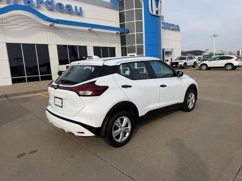 Used 2023 Nissan Kicks S image 2