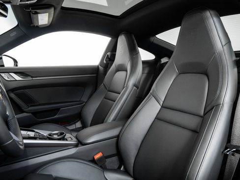 Certified 2025 Porsche 911 Carrera image 5