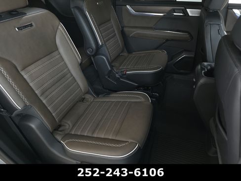 Used 2026 GMC Acadia Denali Ultimate w/ LPO, Floor Liner Package AWD/4WD image 38