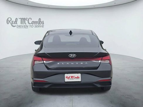 Used 2023 Hyundai Elantra SE FWD image 4