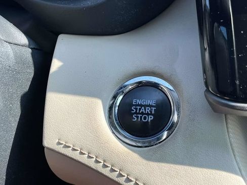 Used 2022 Toyota Highlander XLE FWD image 35